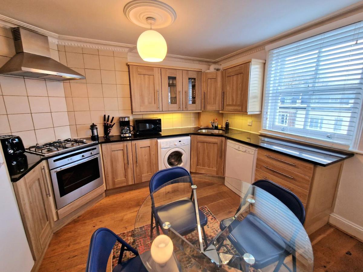 Cosy Home In Kensington - Great Location! 3 Minutes Walk To Earl'S Court Station Londres Extérieur photo